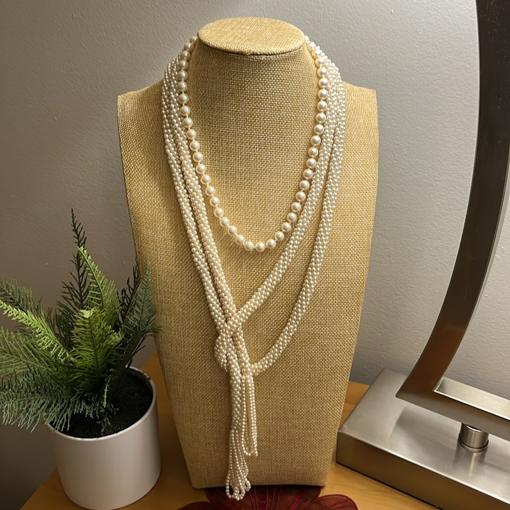 Set of 2 pearl necklaces